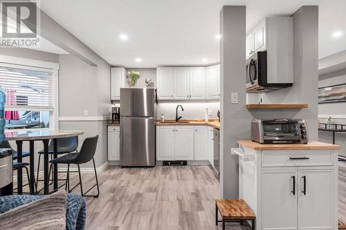 4100 Wellington Drive, Vernon, BC - Indoor Photo Showing Kitchen