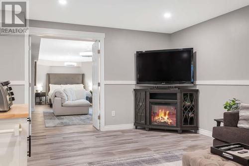 4100 Wellington Drive, Vernon, BC - Indoor Photo Showing Living Room