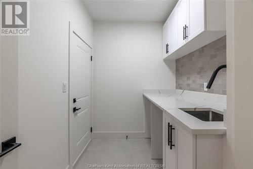 16 Bloomington Way, Chatham, ON - Indoor Photo Showing Kitchen