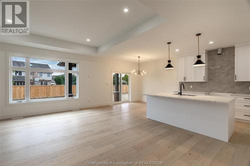 16 Bloomington Way, Chatham, ON - Indoor Photo Showing Kitchen With Upgraded Kitchen