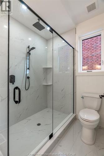 16 Bloomington Way, Chatham, ON - Indoor Photo Showing Bathroom