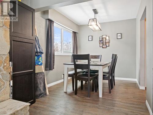 301 95 Avenue, Dawson Creek, BC - Indoor Photo Showing Dining Room