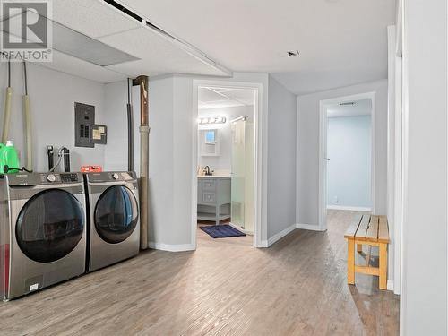 301 95 Avenue, Dawson Creek, BC - Indoor Photo Showing Laundry Room