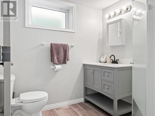 301 95 Avenue, Dawson Creek, BC - Indoor Photo Showing Bathroom