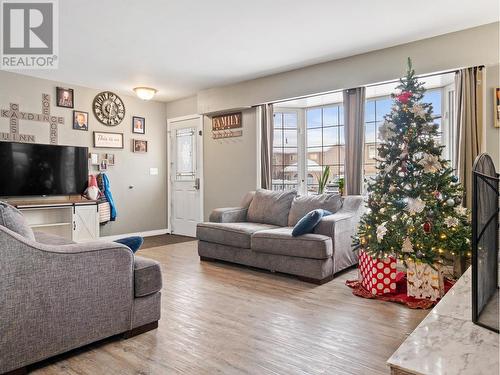 301 95 Avenue, Dawson Creek, BC - Indoor Photo Showing Living Room