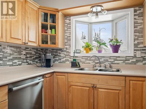 301 95 Avenue, Dawson Creek, BC - Indoor Photo Showing Kitchen With Double Sink