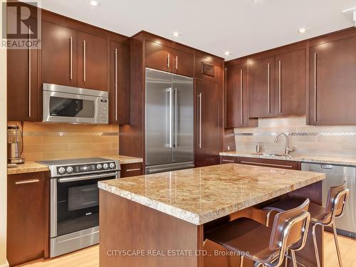 Ph2 - 44 St. Joseph Street, Toronto, ON - Indoor Photo Showing Kitchen