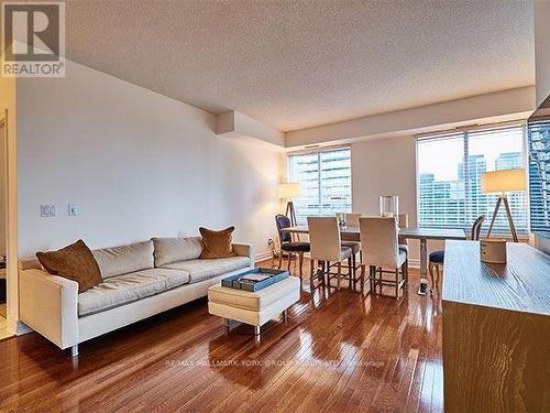 2006 - 35 Balmuto Street, Toronto, ON - Indoor Photo Showing Living Room