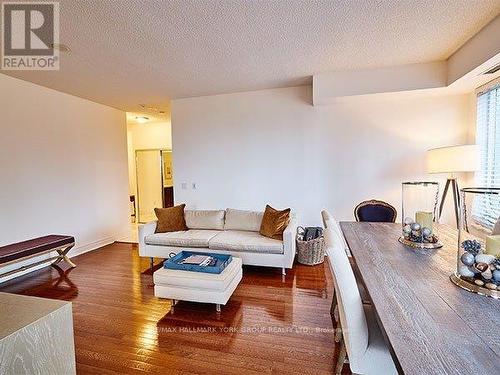 2006 - 35 Balmuto Street, Toronto, ON - Indoor Photo Showing Living Room