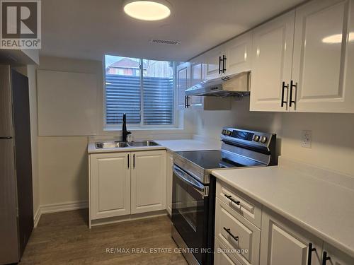 44 Rampart Crescent, Whitby, ON - Indoor Photo Showing Kitchen With Double Sink