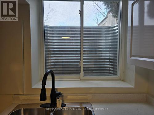 44 Rampart Crescent, Whitby, ON - Indoor Photo Showing Kitchen With Double Sink