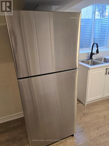 44 Rampart Crescent, Whitby, ON - Indoor Photo Showing Kitchen With Double Sink