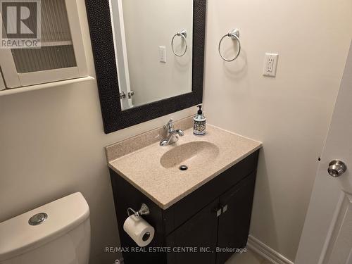 44 Rampart Crescent, Whitby, ON - Indoor Photo Showing Bathroom