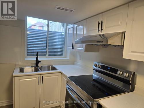 44 Rampart Crescent, Whitby, ON - Indoor Photo Showing Kitchen With Stainless Steel Kitchen With Double Sink