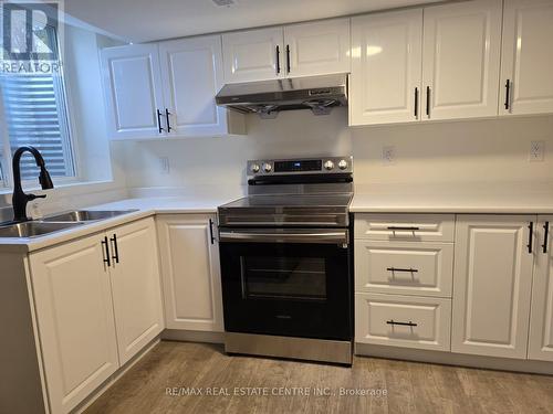 44 Rampart Crescent, Whitby, ON - Indoor Photo Showing Kitchen With Double Sink