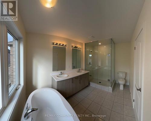 2104 Hallandale Street, Oshawa, ON - Indoor Photo Showing Bathroom