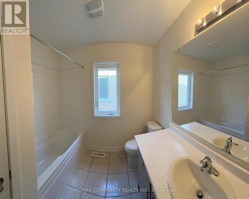 2104 Hallandale Street, Oshawa, ON - Indoor Photo Showing Bathroom