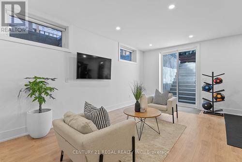 84 Bexhill Avenue, Toronto, ON - Indoor Photo Showing Living Room