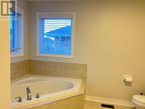 120 Aikenhead Avenue, Richmond Hill, ON - Indoor Photo Showing Bathroom