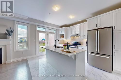 5 Erin Ridge Court, Markham, ON - Indoor Photo Showing Kitchen With Double Sink