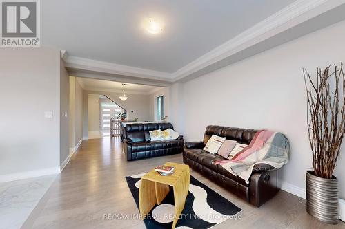 5 Erin Ridge Court, Markham, ON - Indoor Photo Showing Living Room