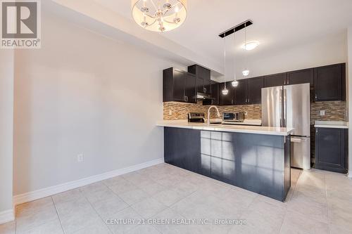 569 Murray Meadows Place, Milton, ON - Indoor Photo Showing Kitchen With Upgraded Kitchen