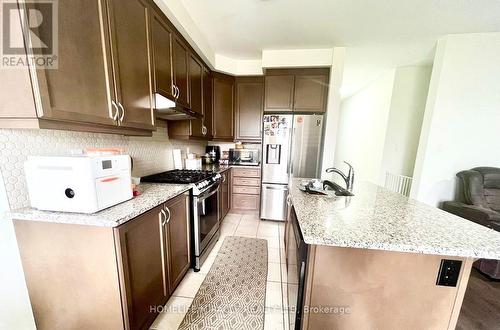 8 Boothill Drive, Brampton, ON - Indoor Photo Showing Kitchen With Upgraded Kitchen