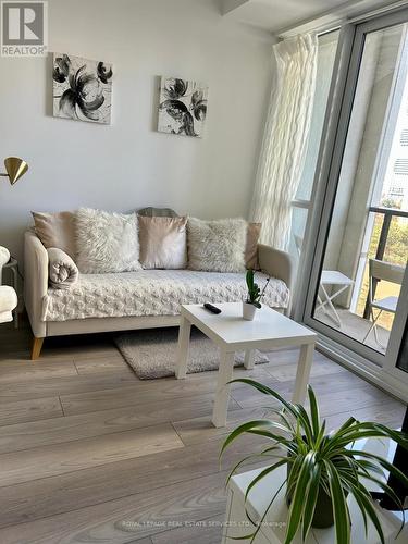 710 - 36 Elm Drive, Mississauga, ON - Indoor Photo Showing Living Room