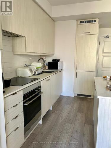 710 - 36 Elm Drive, Mississauga, ON - Indoor Photo Showing Kitchen