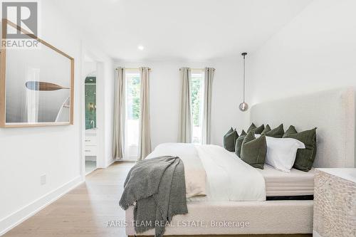 25 Deerhurst Highlands Drive, Huntsville, ON - Indoor Photo Showing Bedroom