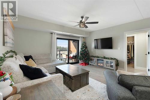 4578 Huron Church Line Road Unit# 410, Lasalle, ON - Indoor Photo Showing Living Room