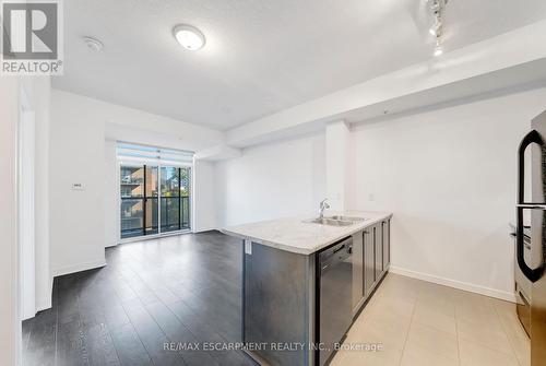 606 - 85 Robinson Street, Hamilton, ON - Indoor Photo Showing Kitchen