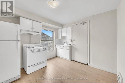 1367 Cannon Street E, Hamilton, ON - Indoor Photo Showing Kitchen