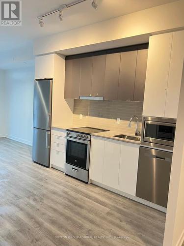 2604 - 50 Upper Mall Way, Vaughan, ON - Indoor Photo Showing Kitchen