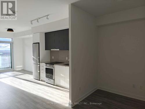 2604 - 50 Upper Mall Way, Vaughan, ON - Indoor Photo Showing Kitchen