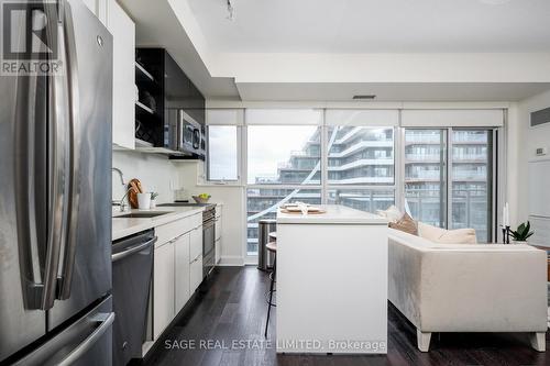 811 - 33 Shore Breeze Drive, Toronto, ON - Indoor Photo Showing Kitchen With Stainless Steel Kitchen With Upgraded Kitchen