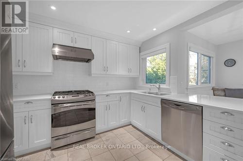 883 Forest Glen Avenue, Burlington, ON - Indoor Photo Showing Kitchen