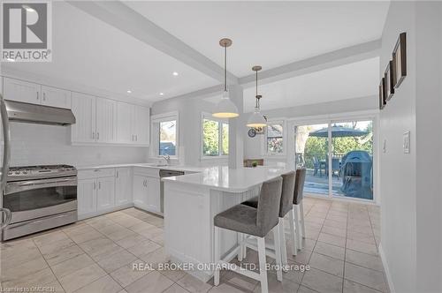 883 Forest Glen Avenue, Burlington, ON - Indoor Photo Showing Kitchen With Upgraded Kitchen