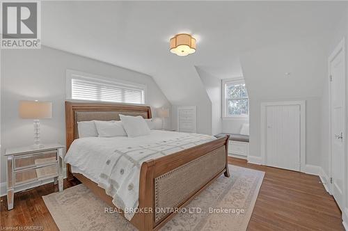 883 Forest Glen Avenue, Burlington, ON - Indoor Photo Showing Bedroom