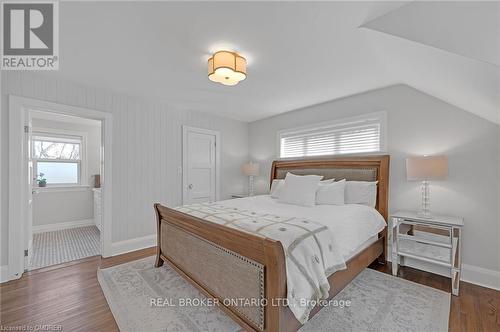 883 Forest Glen Avenue, Burlington, ON - Indoor Photo Showing Bedroom