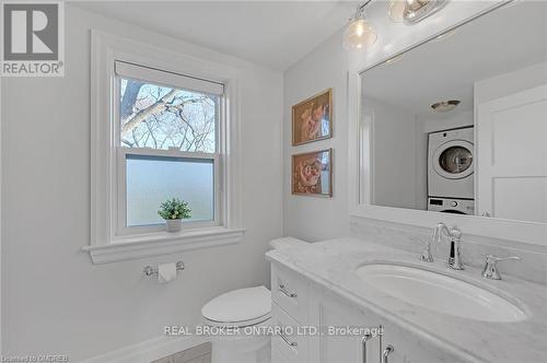 883 Forest Glen Avenue, Burlington, ON - Indoor Photo Showing Bathroom