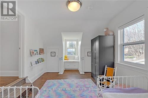 883 Forest Glen Avenue, Burlington, ON - Indoor Photo Showing Bedroom