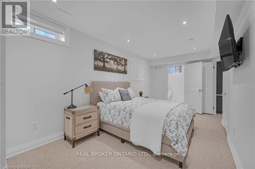 883 Forest Glen Avenue, Burlington, ON - Indoor Photo Showing Bedroom