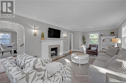 883 Forest Glen Avenue, Burlington, ON - Indoor Photo Showing Living Room With Fireplace