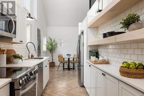 4 Booth Avenue, Kingston (Kingston East (Incl Cfb Kingston)), ON - Indoor Photo Showing Kitchen With Upgraded Kitchen