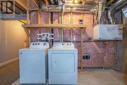 10 - 2491 Tokala Trail, London, ON - Indoor Photo Showing Laundry Room