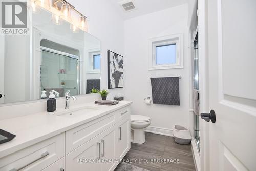 26 Sunrise Court N, Fort Erie (335 - Ridgeway), ON - Indoor Photo Showing Bathroom