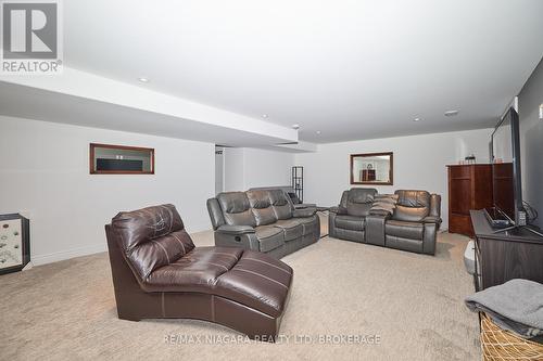 26 Sunrise Court N, Fort Erie (335 - Ridgeway), ON - Indoor Photo Showing Living Room