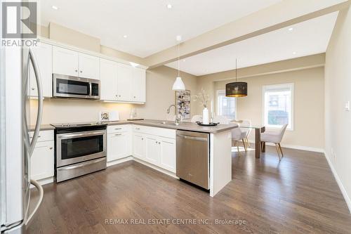 16 Guthrie Lane, Guelph/Eramosa, ON - Indoor Photo Showing Kitchen