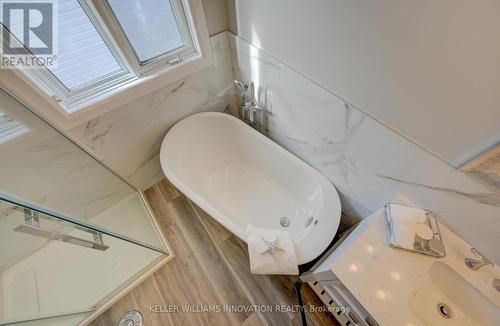 8 Bushmills Crescent, Guelph, ON - Indoor Photo Showing Bathroom